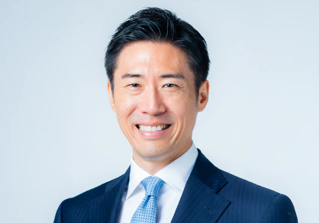 塩崎 彰久 氏